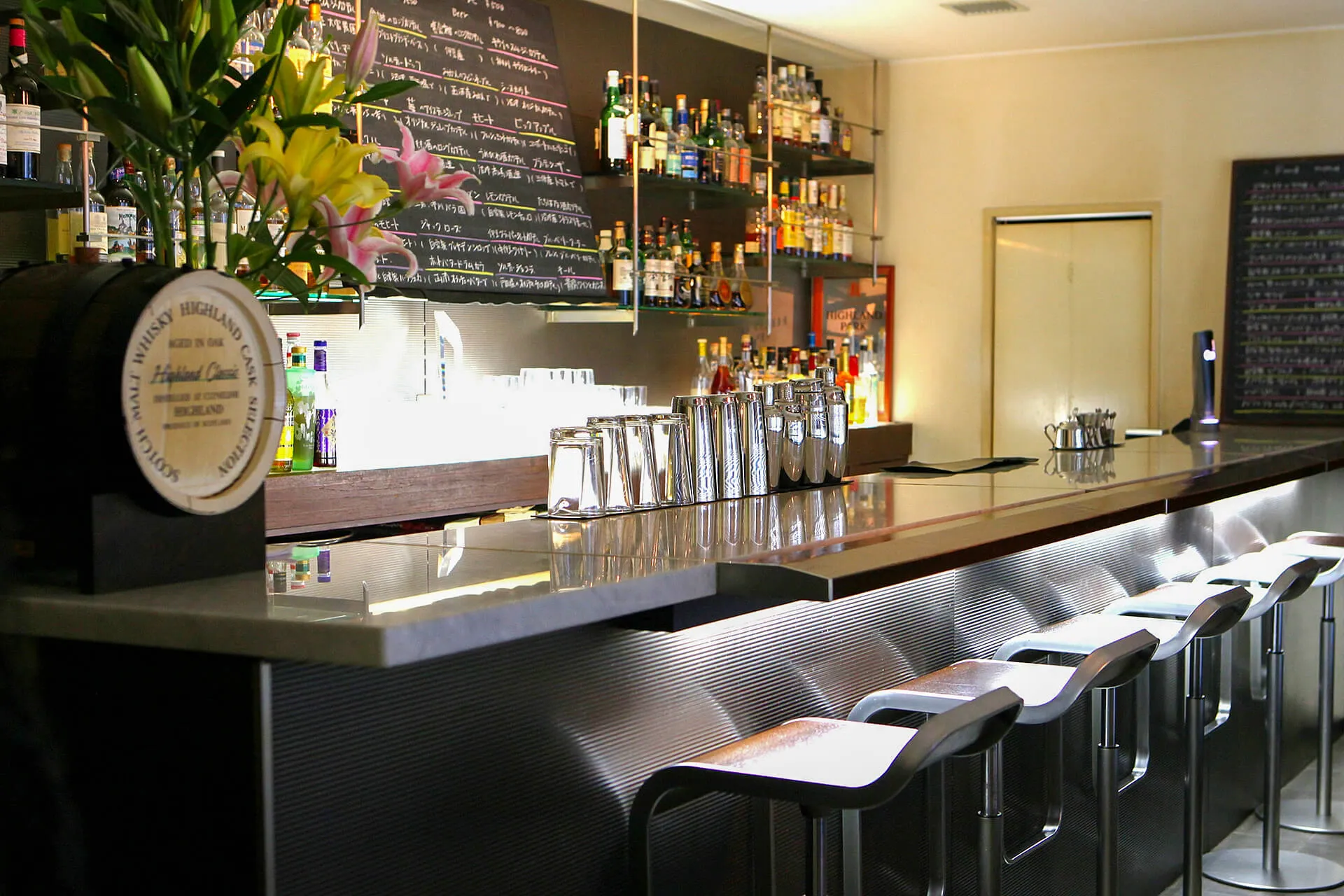 BAR THE PINE